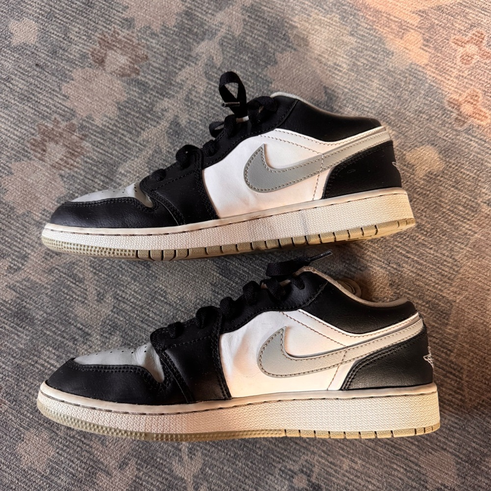 Air Jordan 1 Low “Shadow/Light Smoke Grey” – Youth 7 (Women’s 8.5)